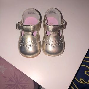 Champagne gold l’amour angel Mary Jane baby shoes size 2 like new